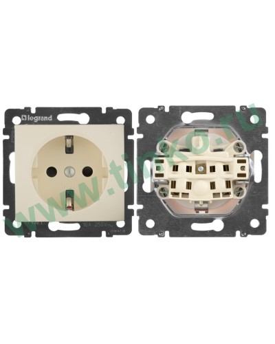 Розетка Valena 2К+3 с защитными шторками, на винтах 16А 250В, слоновая кость (774321). Розетка. LegranD в Петрозаводске